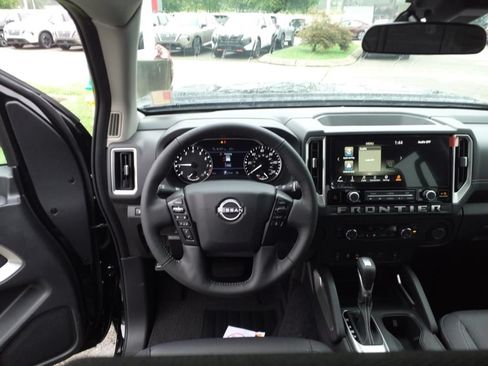 Certified 2025 Nissan Frontier SV w/ SV Convenience Package RWD image 10