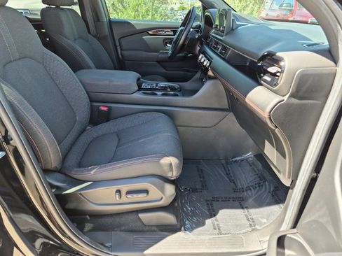 Used 2025 Honda Pilot Sport image 22