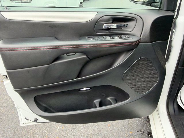 Used 2018 Dodge Grand Caravan GT FWD image 23