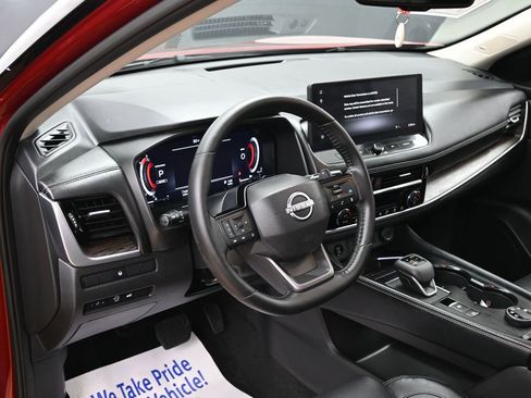 Used 2025 Nissan Rogue Platinum image 19