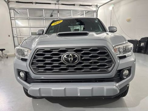 Used 2021 Toyota Tacoma TRD Sport w/ Technology Package AWD/4WD image 2