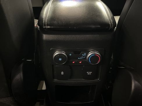 Used 2020 Ford Explorer Limited image 32