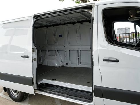 Used 2023 Mercedes-Benz Sprinter 2500 image 25