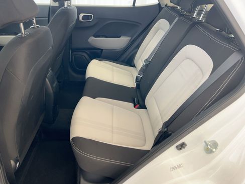 Used 2022 Hyundai Venue SEL image 15