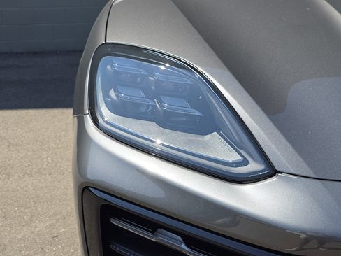 Certified 2025 Porsche Cayenne Coupe image 11