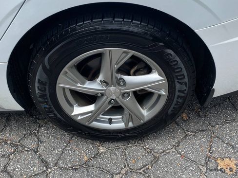 Used 2021 Hyundai Sonata SE w/ Winter Weather Package FWD image 9