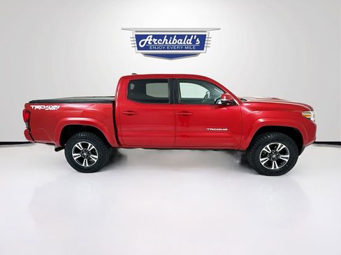 Used 2018 Toyota Tacoma TRD Sport AWD/4WD image 9
