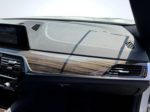 Used 2020 BMW 530i w/ Convenience Package image 17