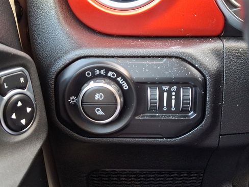 Used 2020 Jeep Gladiator Rubicon image 23