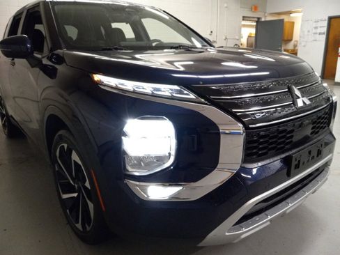Used 2024 Mitsubishi Outlander SE image 5