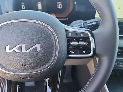 New 2026 Kia Carnival EX FWD image 12