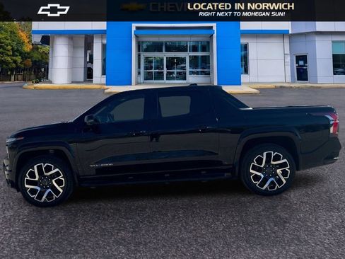 Certified 2025 Chevrolet Silverado EV RST AWD/4WD image 8