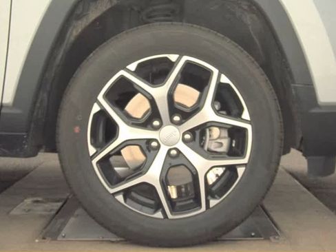 Used 2024 Jeep Compass Limited w/ Sun and Sound Group AWD/4WD image 20