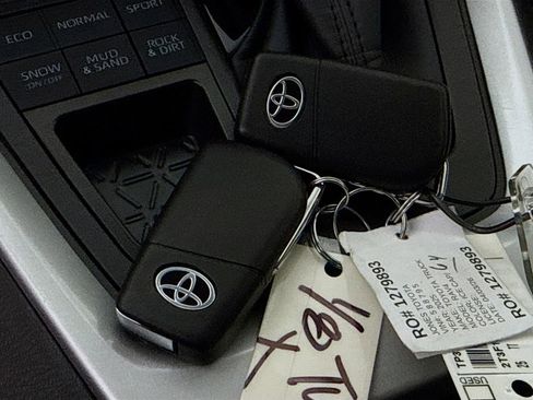 Certified 2025 Toyota RAV4 LE AWD/4WD image 31