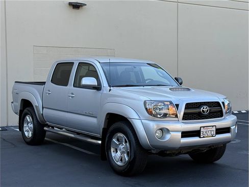 Used 2011 Toyota Tacoma PreRunner w/ TRD Sport Pkg w/JBL Audio RWD image 1