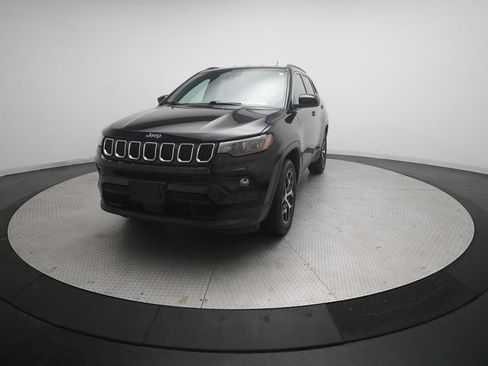 Used 2024 Jeep Compass Latitude AWD/4WD image 12