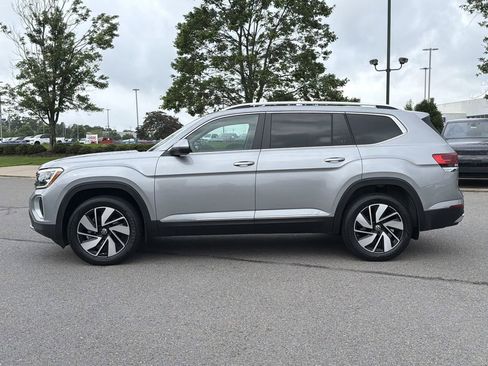 Used 2024 Volkswagen Atlas SEL AWD/4WD image 2