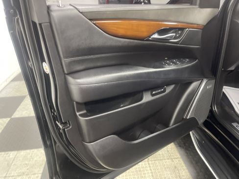 Used 2017 Cadillac Escalade ESV Premium Luxury image 10