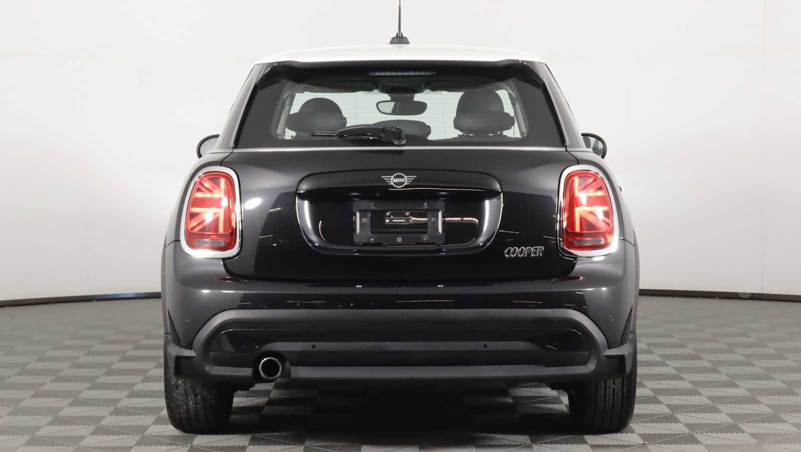 Used 2024 MINI Cooper 4-Door Hardtop FWD image 6