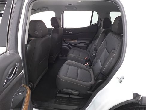 Used 2023 GMC Acadia SLE image 22