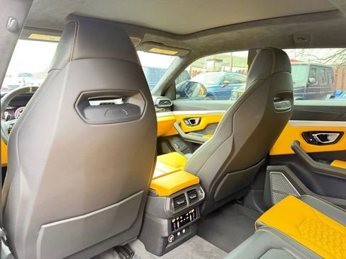 Used 2021 Lamborghini Urus image 16