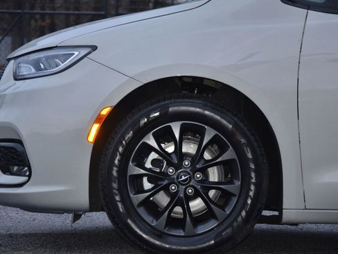 Used 2021 Chrysler Pacifica Touring w/ S Appearance Package image 25