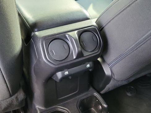 Used 2018 Jeep Wrangler Unlimited Sport S AWD/4WD image 15
