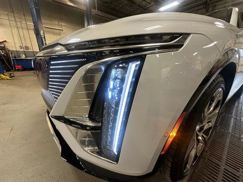 Certified 2026 Cadillac Lyriq Signature Luxury w/ Nappa Leather Package AWD/4WD image 30