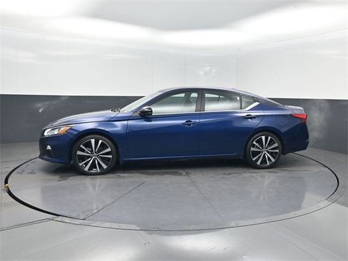 Used 2021 Nissan Altima 2.0 SR image 2
