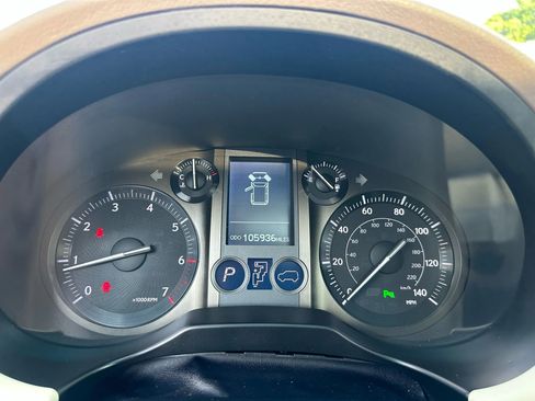 Used 2011 Lexus GX 460 image 32