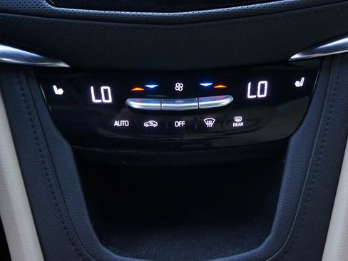 Used 2018 Cadillac XT5 Luxury w/ Driver Awareness Package image 40