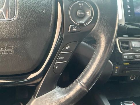 Used 2017 Honda Pilot Touring image 27