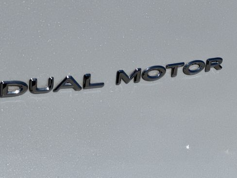 Used 2022 Tesla Model Y Long Range AWD/4WD image 29
