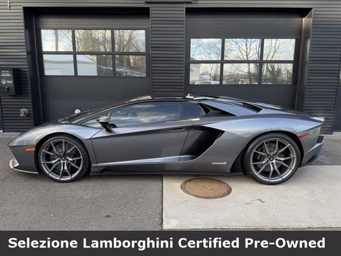Used 2018 Lamborghini Aventador S image 24