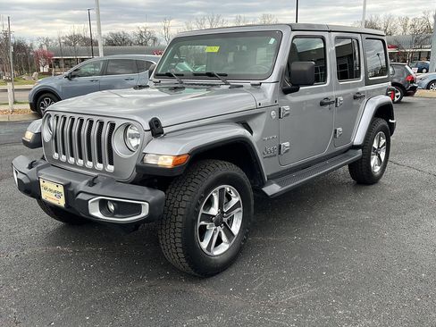 Used 2019 Jeep Wrangler Unlimited Sahara image 4
