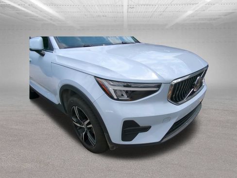 Used 2025 Volvo XC40 B5 Core AWD/4WD image 7
