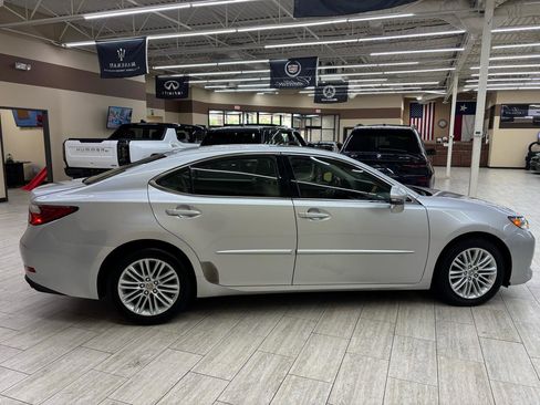 Used 2014 Lexus ES 350 w/ Luxury Package FWD image 10