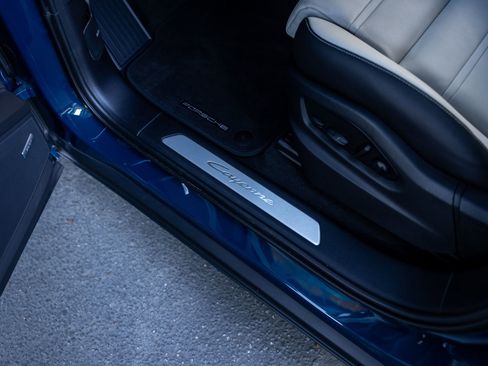 New 2025 Porsche Cayenne Coupe AWD/4WD image 38