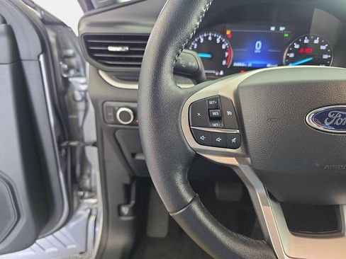 Used 2023 Ford Explorer XLT AWD/4WD image 18