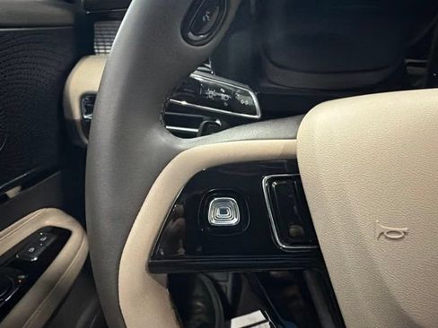 Used 2023 Lincoln Corsair AWD image 31