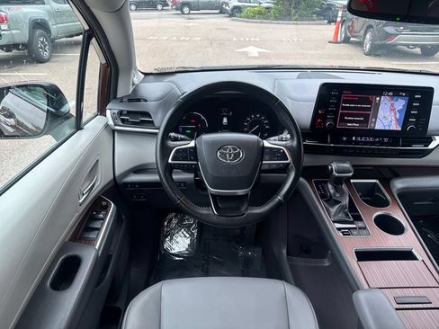 Used 2021 Toyota Sienna XLE w/ XLE Plus Package AWD/4WD image 14