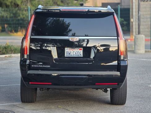 Used 2018 Cadillac Escalade ESV Luxury RWD image 16