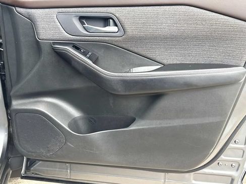 Used 2023 Nissan Rogue SV FWD image 19