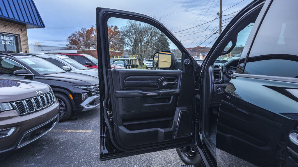 Used 2022 RAM 3500 Limited AWD/4WD image 18