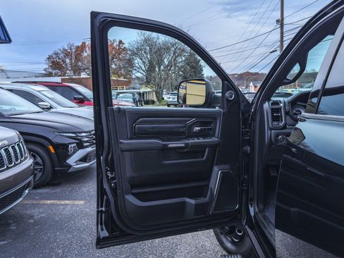 Used 2022 RAM 3500 Limited AWD/4WD image 18