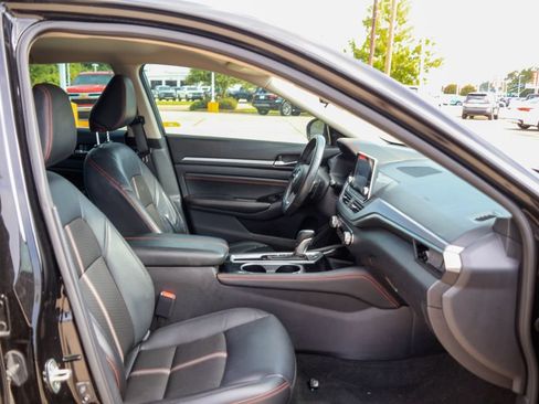 Used 2023 Nissan Altima 2.5 SR FWD image 8