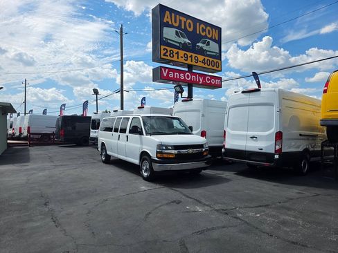 Used 2018 Chevrolet Express 3500 LT w/ LT Preferred Equipment Group RWD image 26