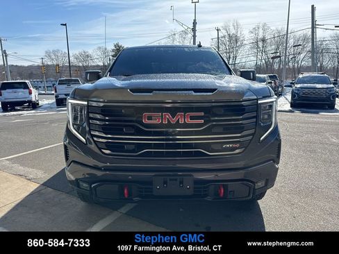 Used 2023 GMC Sierra 1500 AT4 w/ Technology Package image 2