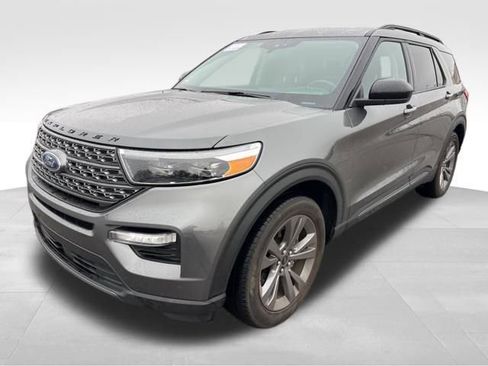 Used 2023 Ford Explorer XLT w/ Equipment Group 202A image 9