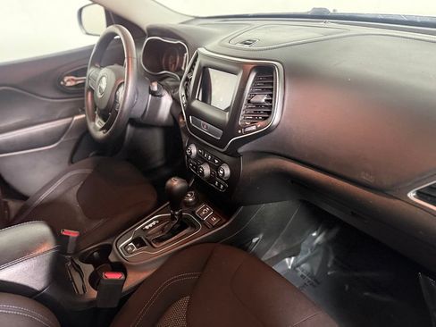 Used 2020 Jeep Cherokee Latitude AWD/4WD image 25